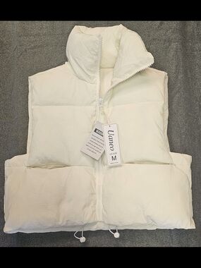 Women's Cream Puffer Vest - Medium